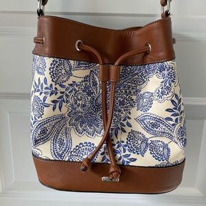 CHAPS Cute Women’s purse
